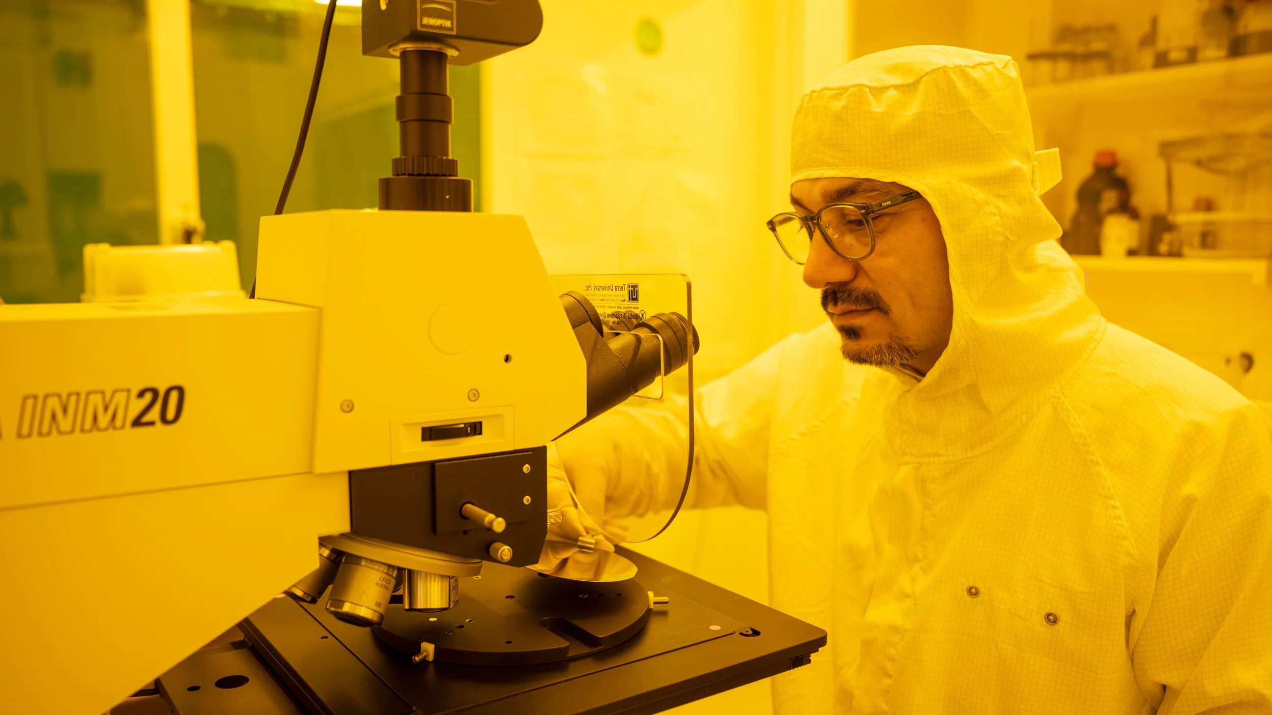 Yasin Ekinci, Head of the Laboratory for X-ray Nanoscience and Technologies at PSI, in a clean room laboratory at Swiss Light Source SLS, where extreme ultraviolet light can be used for EUV research. 