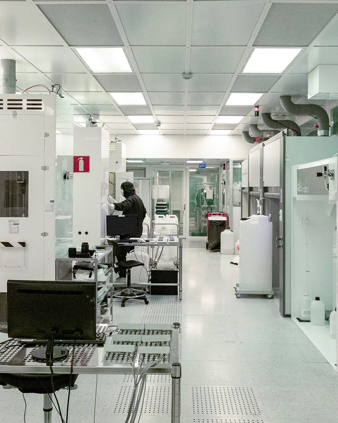 PiBond develops and supplies advanced materials for latest semiconductor processes. Materials for lithography, dielectric and optical applications are produced from start to finish in cleanroom environments to ensure uncompromised quality.
